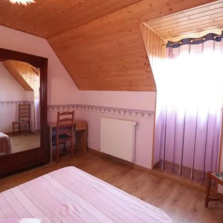 Maison De Caractere Au Coeur Des Volcans D'auvergne Avec Jardin, Terrasse, Poele Et Equipements Enfants - Fr-1-742-559 度假居 *