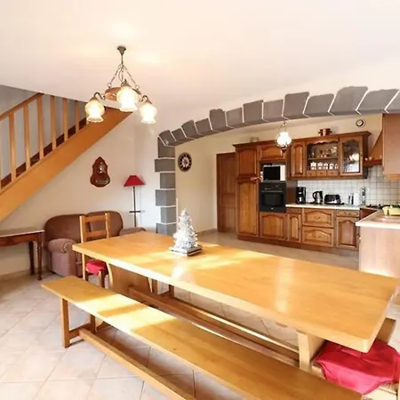 Maison De Caractere Au Coeur Des Volcans D'auvergne Avec Jardin, Terrasse, Poele Et Equipements Enfants - Fr-1-742-559 *