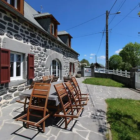 Maison De Caractere Au Coeur Des Volcans D'auvergne Avec Jardin, Terrasse, Poele Et Equipements Enfants - Fr-1-742-559 Paulhac (Cantal)
