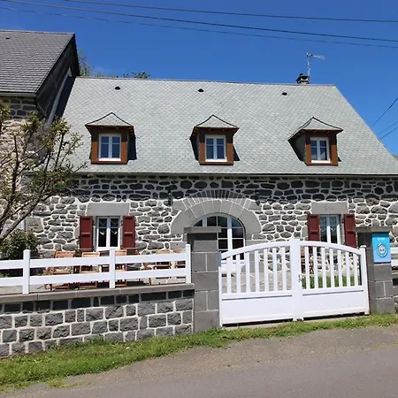 度假居 Maison De Caractere Au Coeur Des Volcans D'auvergne Avec Jardin, Terrasse, Poele Et Equipements Enfants - Fr-1-742-559