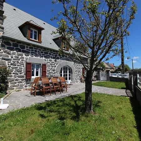 度假居 Maison De Caractere Au Coeur Des Volcans D'auvergne Avec Jardin, Terrasse, Poele Et Equipements Enfants - Fr-1-742-559